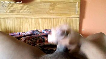 Ts vixxen jasel cumming in a sexy trans encounter 😍