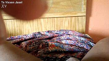 Ts vixxen jasel cumming in a sexy trans encounter 😍
