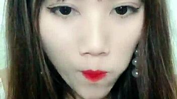 Umm, Vietnamese Girl on Uplive Talkshow Livestream, So Sexy!