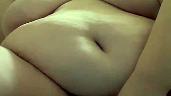 hey, watch this 18-year-old bbw play with herself!