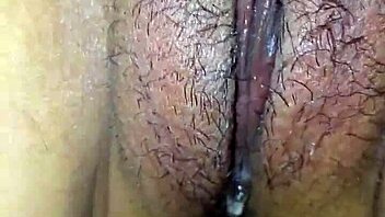 Vagabunda teases clit close up. Wanna see more?