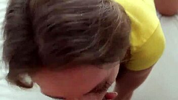 यह 18+ लड़की योग पीओवी में क्यों पाउंड होती है? उसकी चूत सब लेती है!