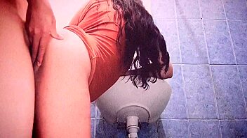 Amateur stepdaughter swallows all the cum from pussy