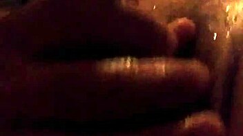 paparipskins cleans big dick in shower with handjob