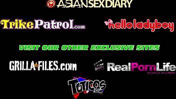 Bystig thailändsk mogen längtar efter stor kuk i ångande duschsession! 🔥