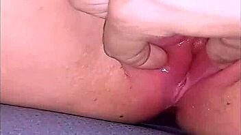 Amateur inserts bottle for coca cola orgasm 😱