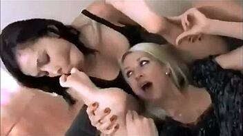 Sucking feet in this fetish compilation 😍