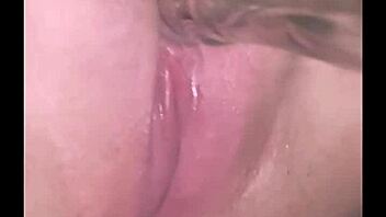 Amateur inserts bottle for coca cola orgasm 😱