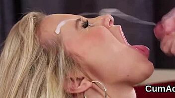 Babe nakal telan setiap titis cum di muka.