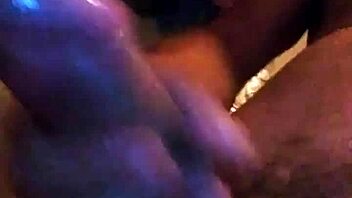 paparipskins cleans big dick in shower with handjob