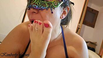 stepsisters give feet worship, cum on feet and mouth! 😍