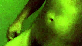 paparipskins cleans big dick in shower with handjob