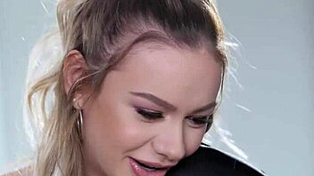 Naomi Swann Kecil 18+ Bersinar di Wawancara Eksklusif