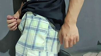 Histórias que o povo conta - safado pega ela de calcinha.