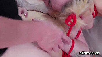 Kurvička jde do anální šílené léčebny na bizarní ošetření