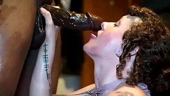 Fine pawg intriguingly sucks big black cock