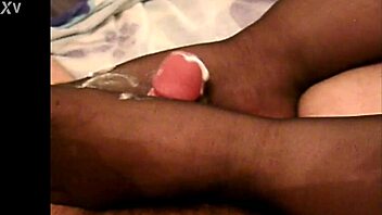 amateur gives footjob in pantyhose nylon leggings