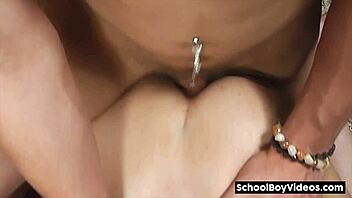 Watch twinks bareback fuck roughly on the floor!