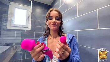 Hey, Anita Shows Arianna Lesbian Fun with Toys