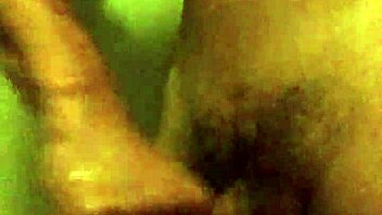 paparipskins cleans big dick in shower with handjob