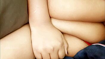 Andhra maid shows off her boobs