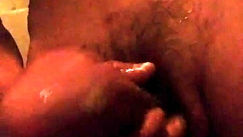 paparipskins cleans big dick in shower with handjob