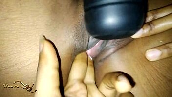 man, fingering her phat pussy before sliding my dick in... 🔥