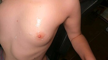 Колежанка с малки 18+ 18+ цици получава кума навсякъде от съседа си. Просто диво забавление след час!