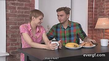 חבר עני צופה באקס שלו מזדיינת בשביל כסף עם חבר