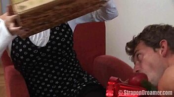 Vil du se strapon-action?