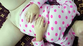 Latina face covered in cum 😲