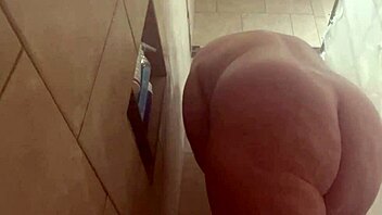 Bbw in shower playing with her ass, so hot! 🛁