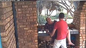 Хванах мащеха да чука най-добрата ми приятелка