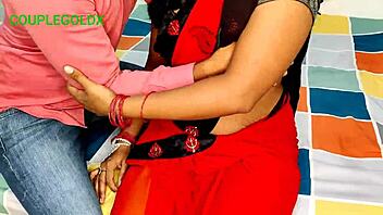 देसी कोमल काम करने वाले लड़के को चोदने को कर दिया मजबूर