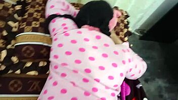 Latina face covered in cum 😲