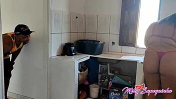 A horny guy can't resist a curvy girl in the kitchen