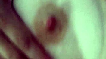 Estoy bien arrecha besame la boca y los labios de abajo besa todo mi cuerpo