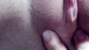 Estoy bien arrecha besame la boca y los labios de abajo besa todo mi cuerpo