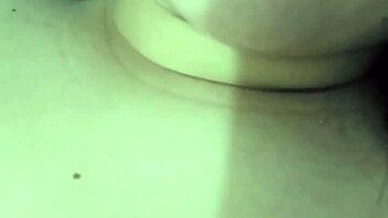 Estoy bien arrecha besame la boca y los labios de abajo besa todo mi cuerpo