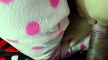 Latina face covered in cum 😲