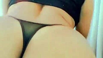 toda PUTINHA na LIVE-STREAMING mostrando o BUCETÃO