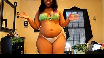 Thick Ebony Girl Jiggles And Dances Seductively