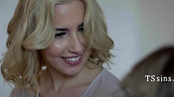 Ljubka transka vrtala svojo žensko simpatijo trdo v divji 69 akciji, wow!