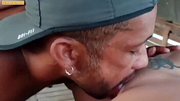 Trio Na Beira Do Rio Fudendo Gostoso E No Final Gozei Na Bucetas Das Duas