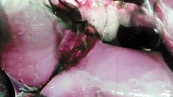 Tabu vintage mačička jebaná vonku s psíkom?