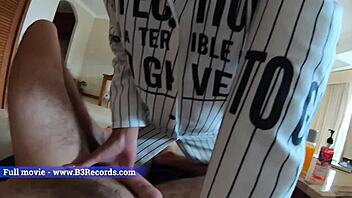 hot girlfriend gives handjob and creampie