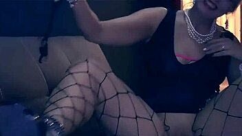 Vicky says, 'give me that creampie in my pussy now'