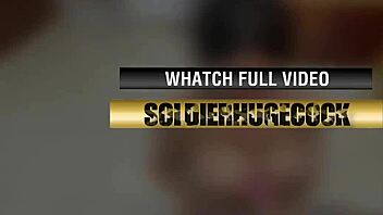 Тя ми показа огромните си цици, аз й показах масивния си кур и й излях огромна сперма отгоре й