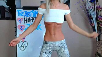 Girl Masturbating On Cam In Solo Session