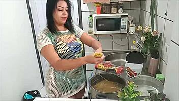 I watch sarah rosa cook sexy macaroni sensually, wearing lingerie, I mean hot.
